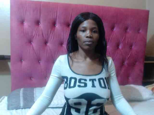 Modelo: wettykitty25