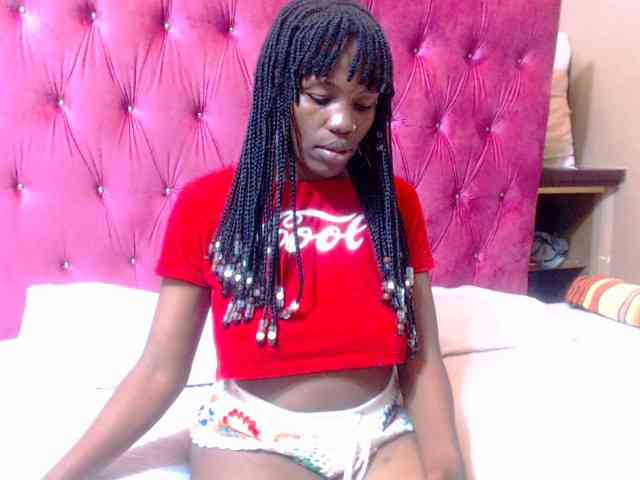 Modelo: wettykitty25