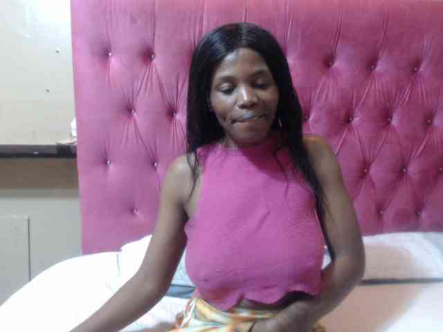 Modelo: wettykitty25