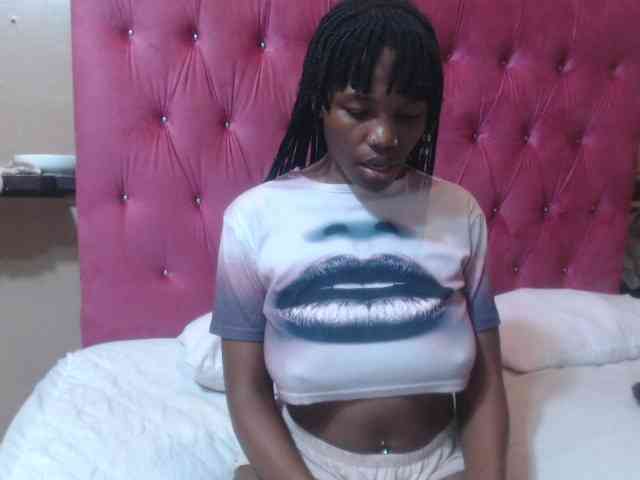 Modelo: wettykitty25