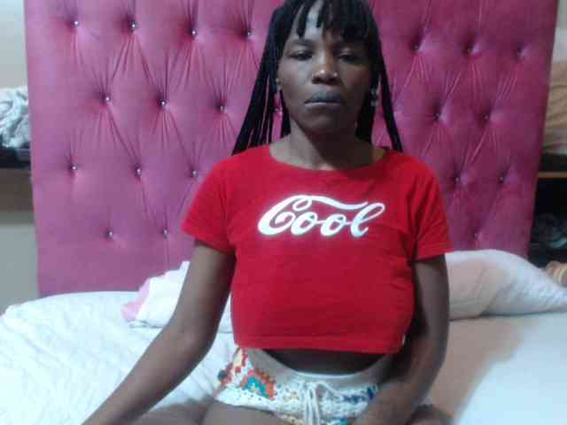Modelo: wettykitty25