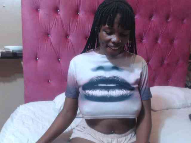Modelo: wettykitty25