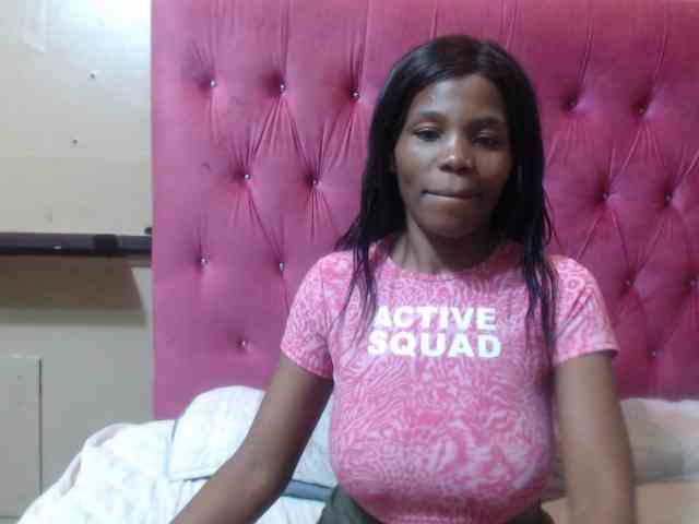 Modelo: wettykitty25