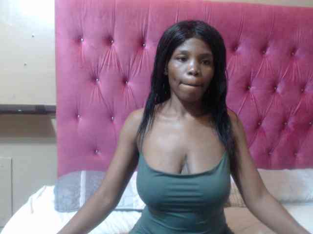 Modelo: wettykitty25