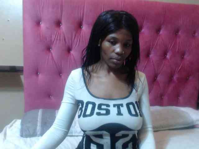 Modelo: wettykitty25