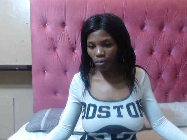 Modelo: wettykitty25