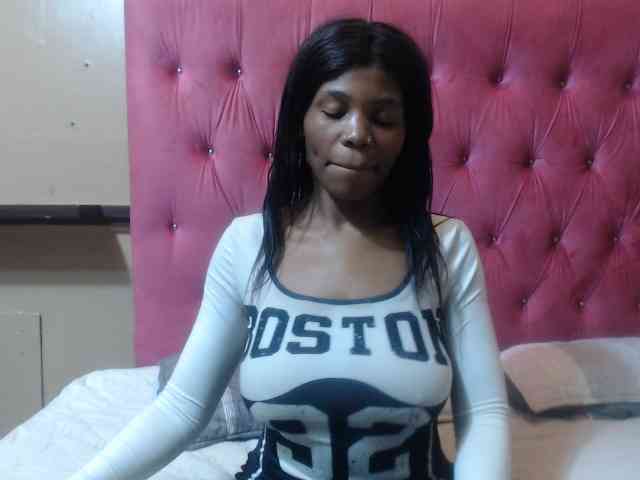 Modelo: wettykitty25