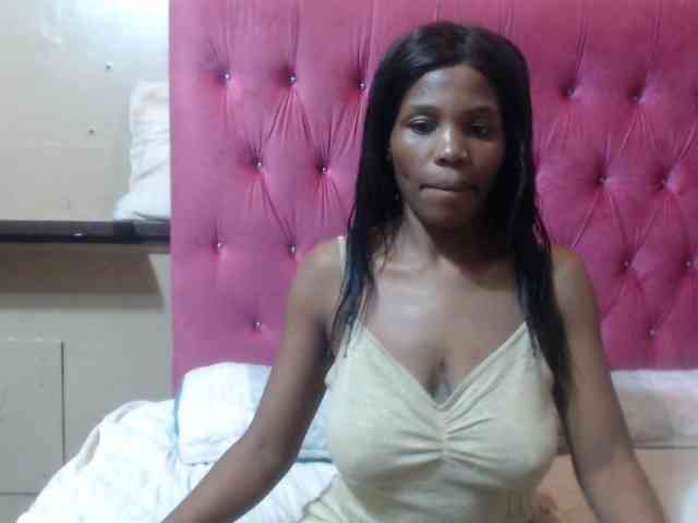 Modelo: wettykitty25