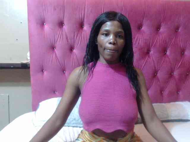 Modelo: wettykitty25