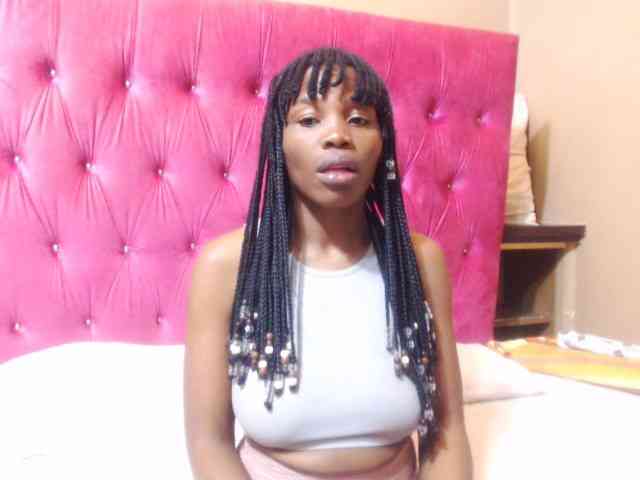 Modelo: wettykitty25