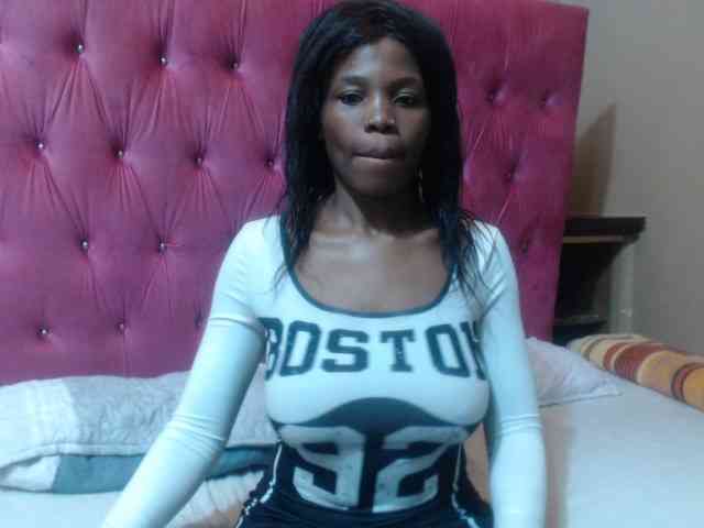 Modelo: wettykitty25