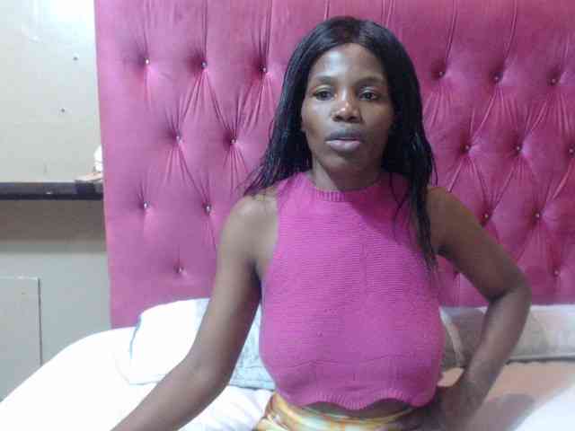 Modelo: wettykitty25