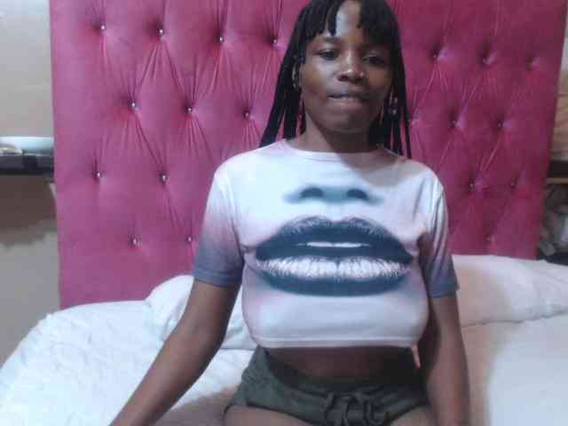 Modelo: wettykitty25
