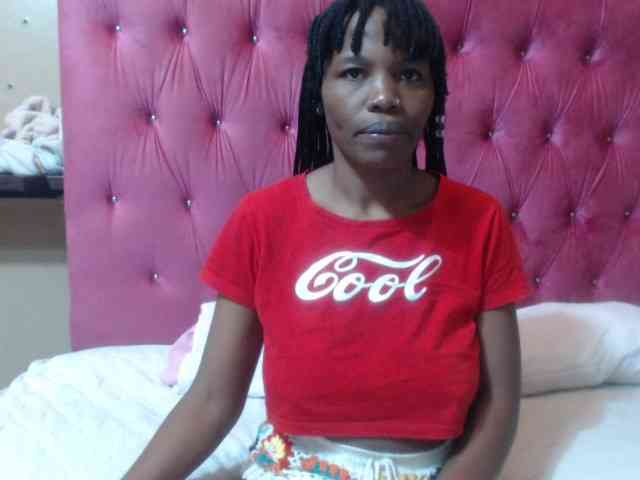 Modelo: wettykitty25