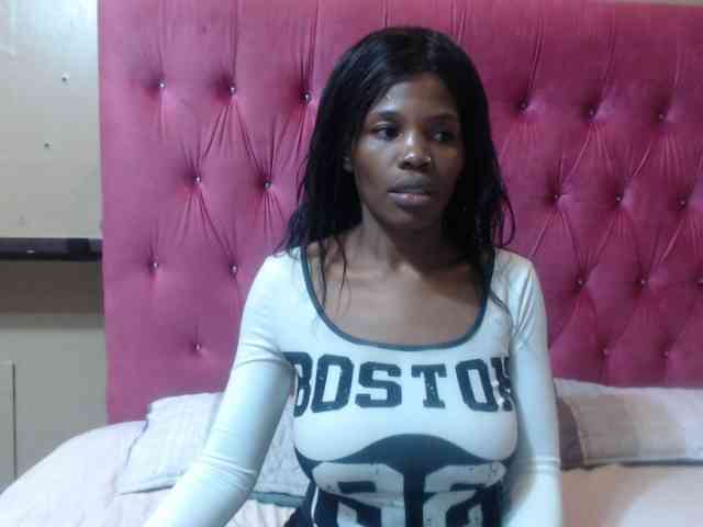 Modelo: wettykitty25
