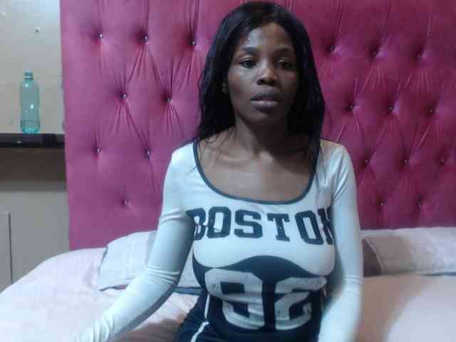 Modelo: wettykitty25