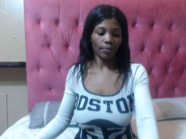 Modelo: wettykitty25