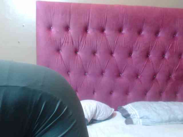 Modelo: wettykitty25