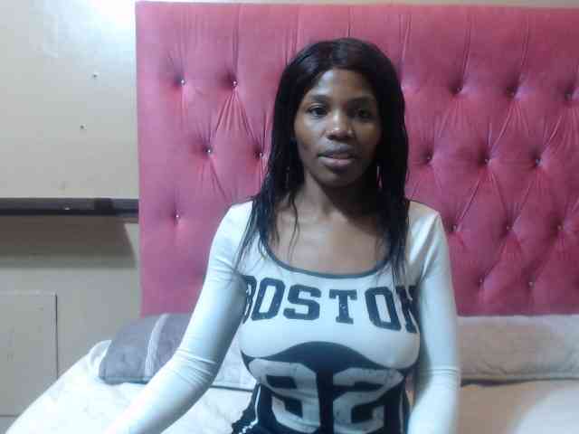 Modelo: wettykitty25