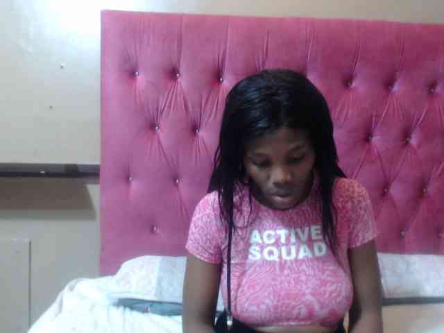 Modelo: wettykitty25