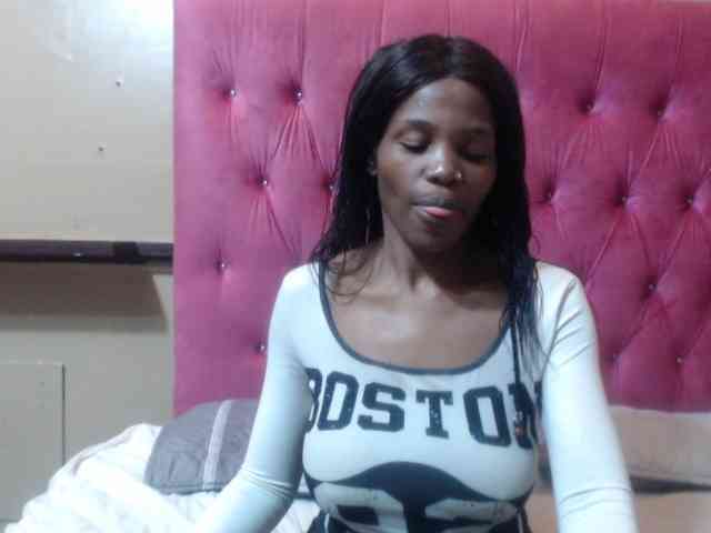 Modelo: wettykitty25