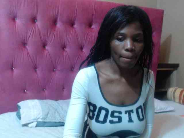 Modelo: wettykitty25
