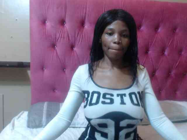 Modelo: wettykitty25