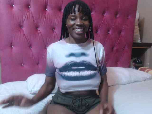 Modelo: wettykitty25