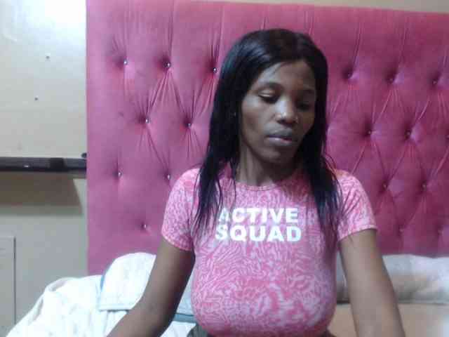 Modelo: wettykitty25