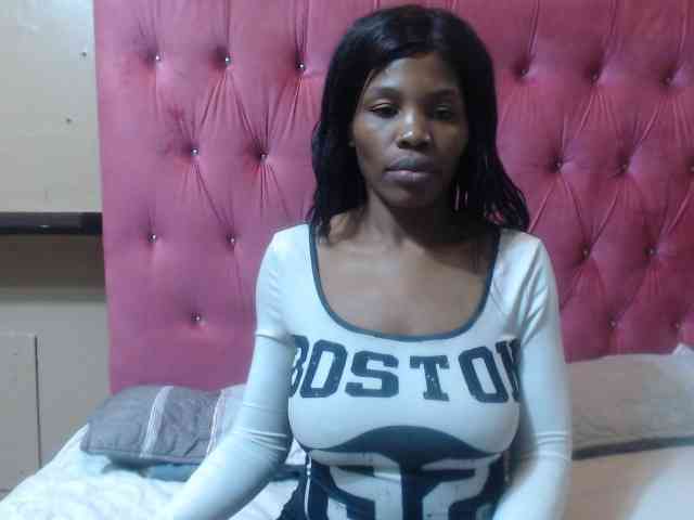 Modelo: wettykitty25