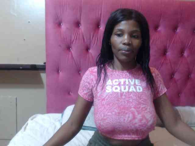Modelo: wettykitty25