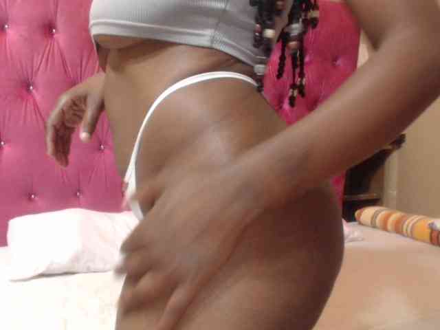 Modelo: wettykitty25