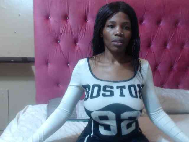Modelo: wettykitty25
