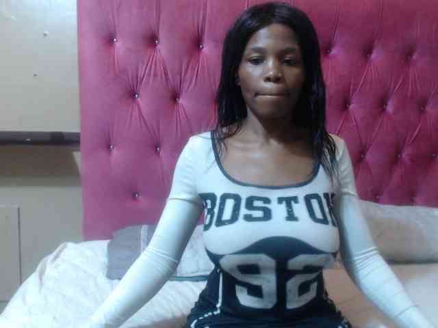 Modelo: wettykitty25