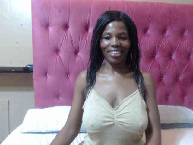 Modelo: wettykitty25