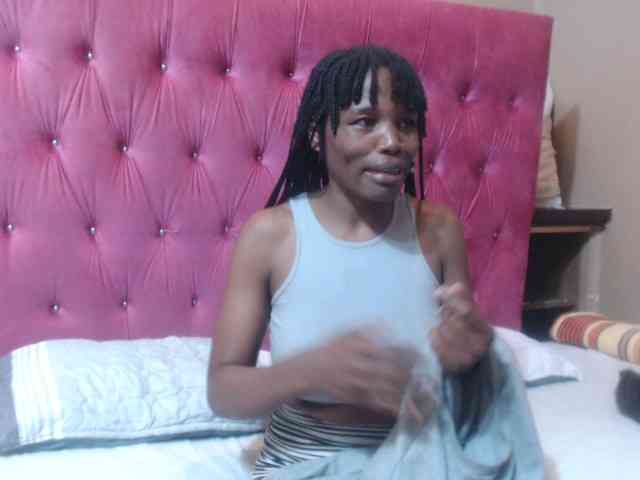 Modelo: wettykitty25