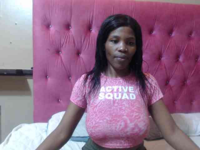 Modelo: wettykitty25