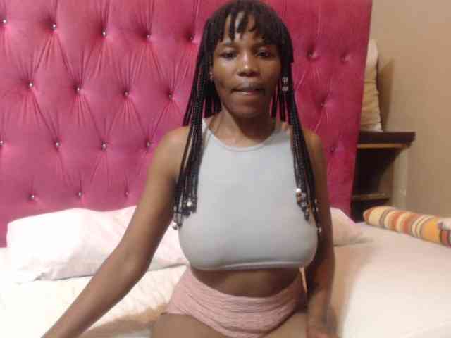 Modelo: wettykitty25
