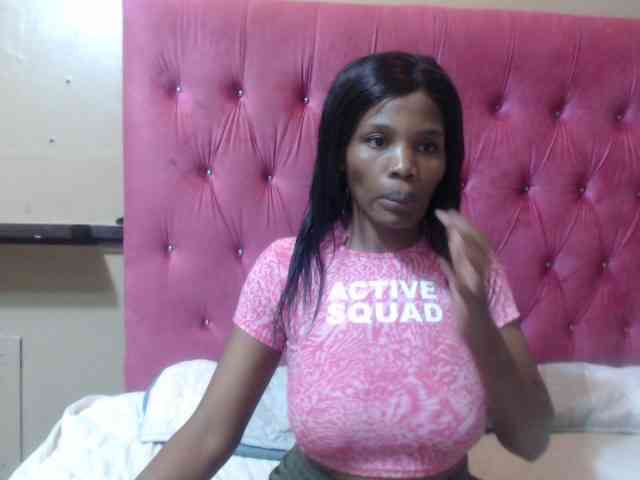 Modelo: wettykitty25