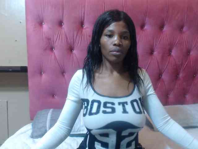 Modelo: wettykitty25