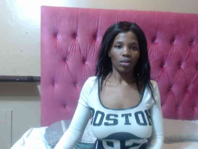 Modelo: wettykitty25