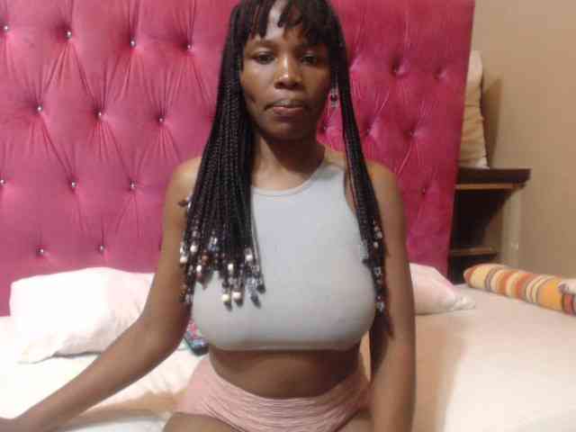 Modelo: wettykitty25