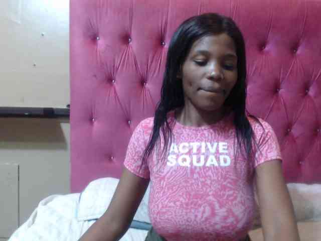 Modelo: wettykitty25