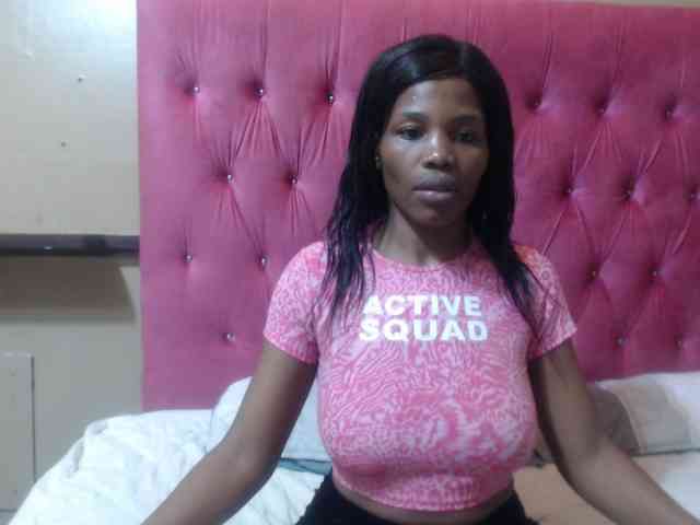 Modelo: wettykitty25