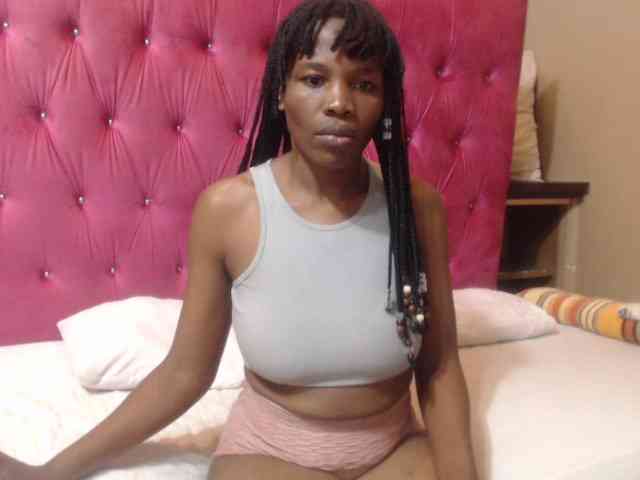 Modelo: wettykitty25