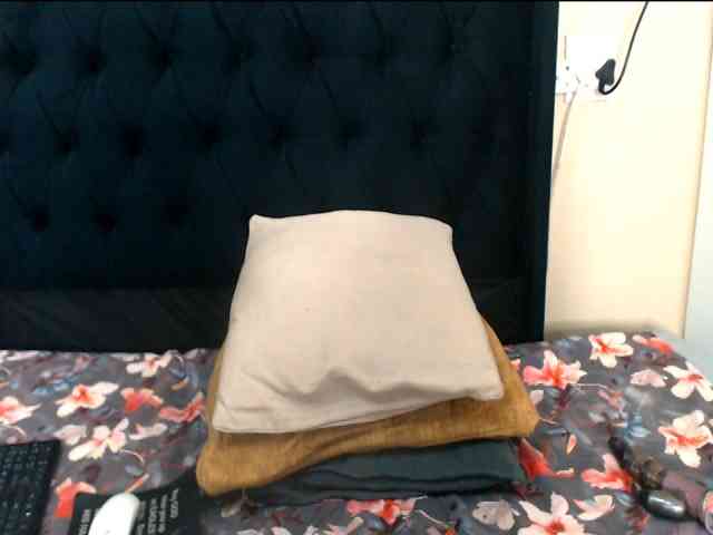 TianaVixen webcam