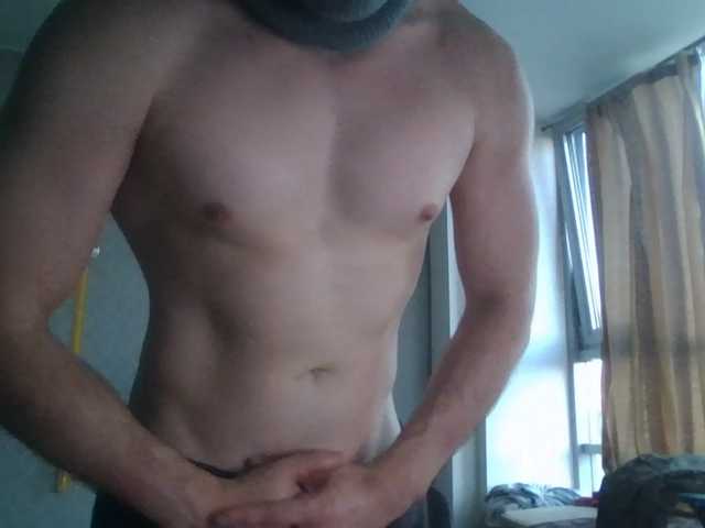 LeonRadzi live webcam show