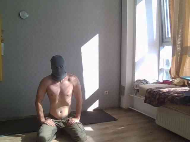 LeonRadzi Live Webcam on BongaCams