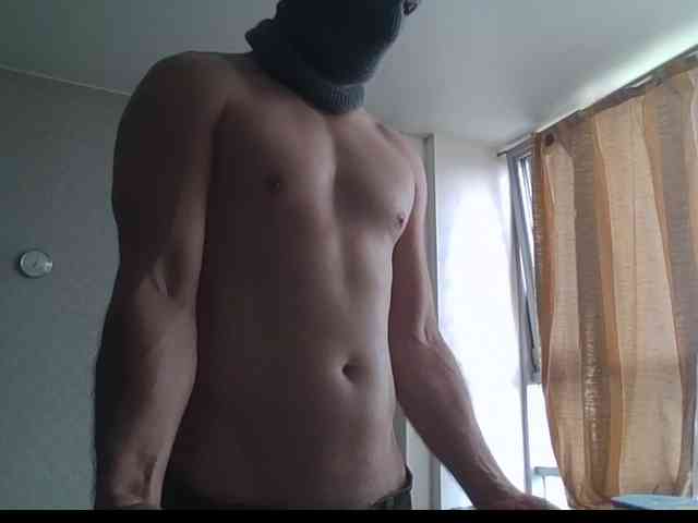 LeonRadzi Live Webcam on BongaCams