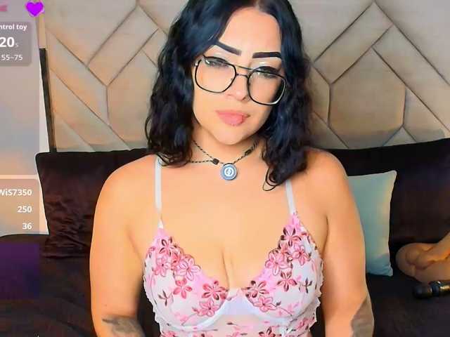 Megganswift, live now on BongaCams
